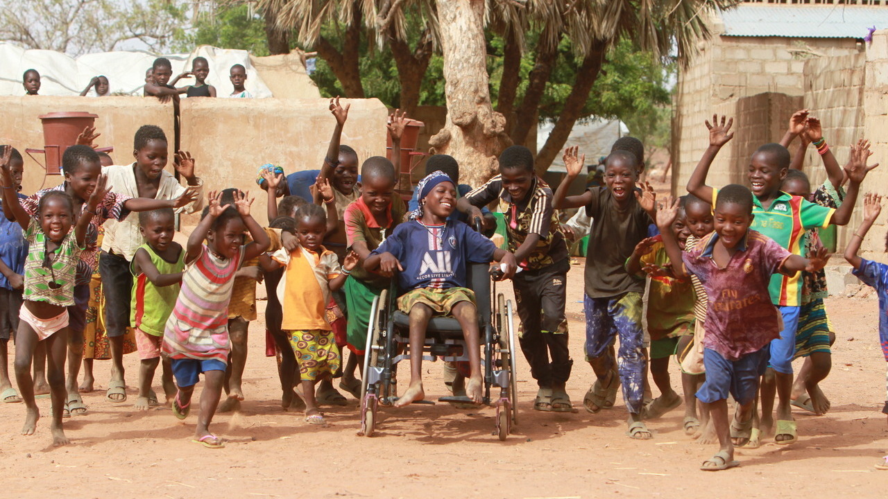 Reading in class, Humanity & Inclusion Burkina Faso