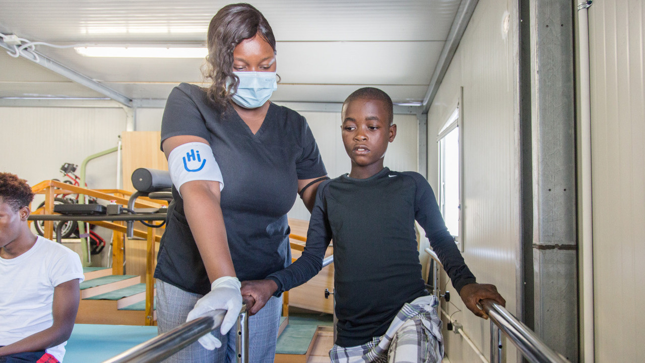 Villereson, 14 years old, had his left foot and right arm broken during the 2021 earthquake. Accompanied by his mother, here he participated in his 12th therapy session.